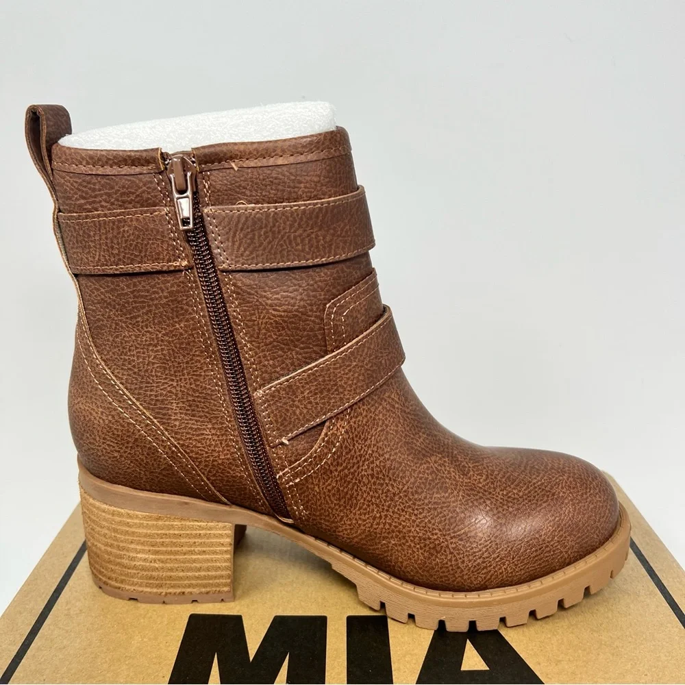 MIA Jessi Lug Boots Size 7.5